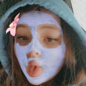 Meet your Posher, Lydia